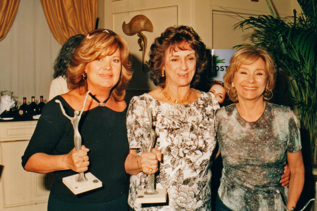Stella Maris junto a Marta Gonzalez y Selva Alemán en la entrega del premio "Atrevidas".