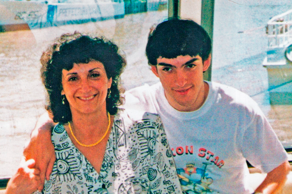 Fotografía de Stella y Oscar, su hijo.