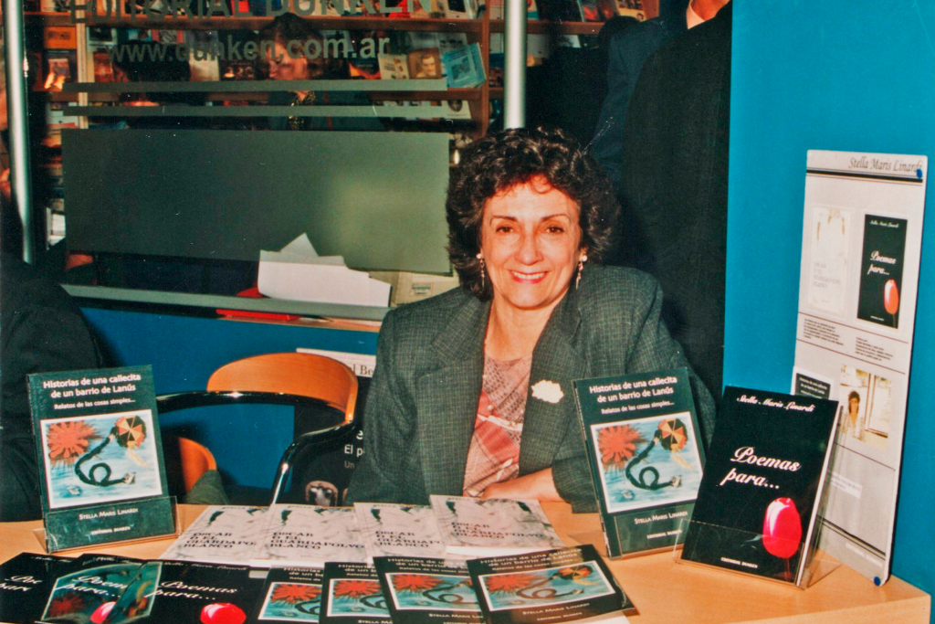 Stella en la Feria del Libro del año 2004.