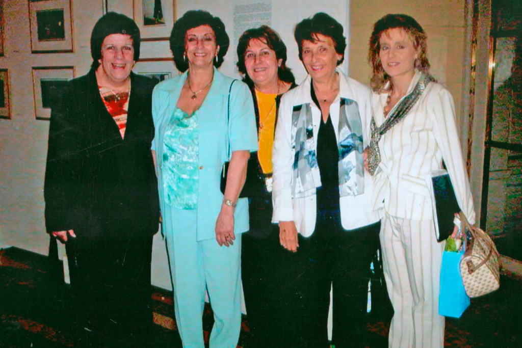 Invitados al Salón Dorado de la Legislatura de la Ciudad Autónoma de Buenos Aires.