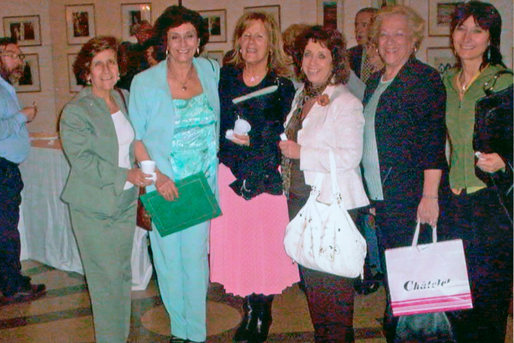 Invitados al Salón Dorado de la Legislatura de la Ciudad Autónoma de Buenos Aires.