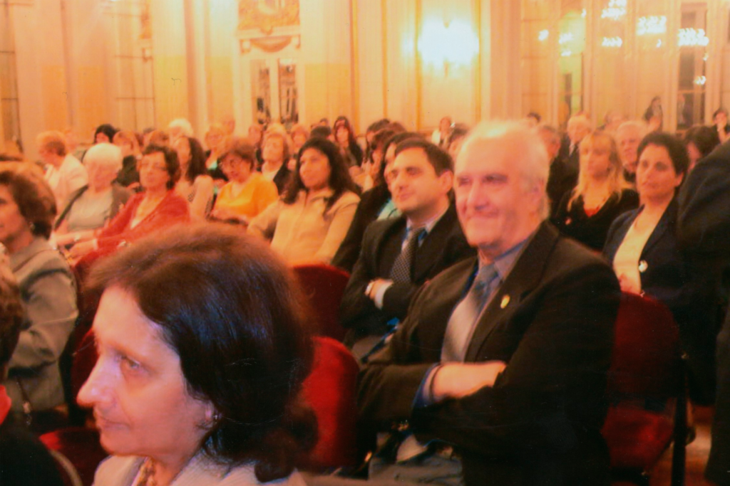 Invitados al Salón Dorado de la Legislatura de la Ciudad Autónoma de Buenos Aires.