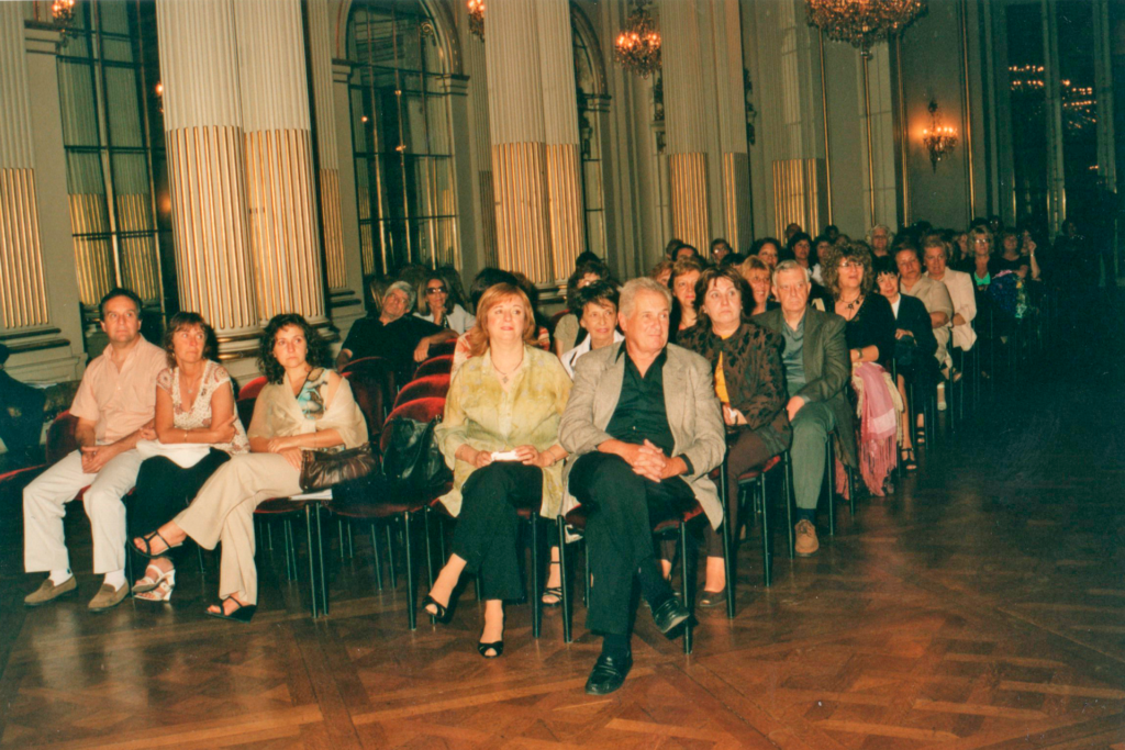 Invitados al Salón Dorado de la Legislatura de la Ciudad Autónoma de Buenos Aires.